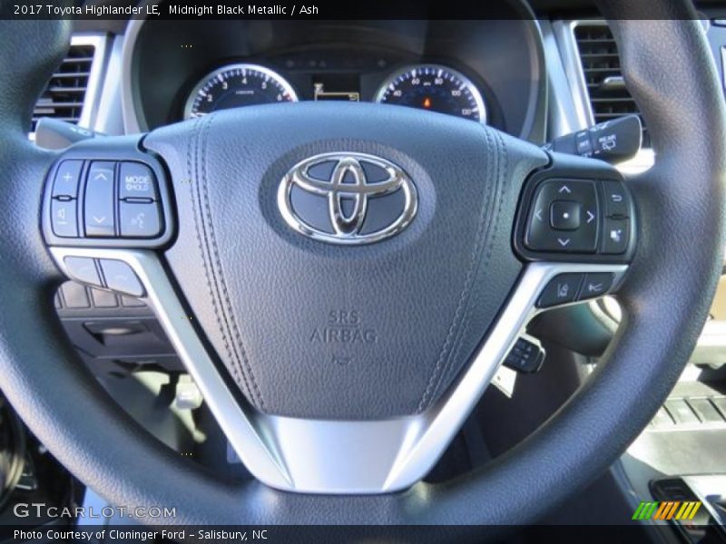 Midnight Black Metallic / Ash 2017 Toyota Highlander LE