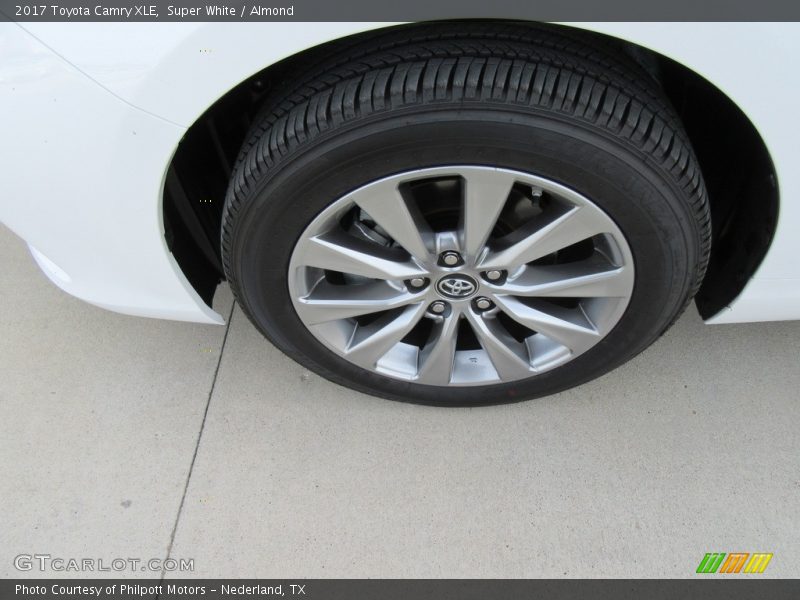 Super White / Almond 2017 Toyota Camry XLE