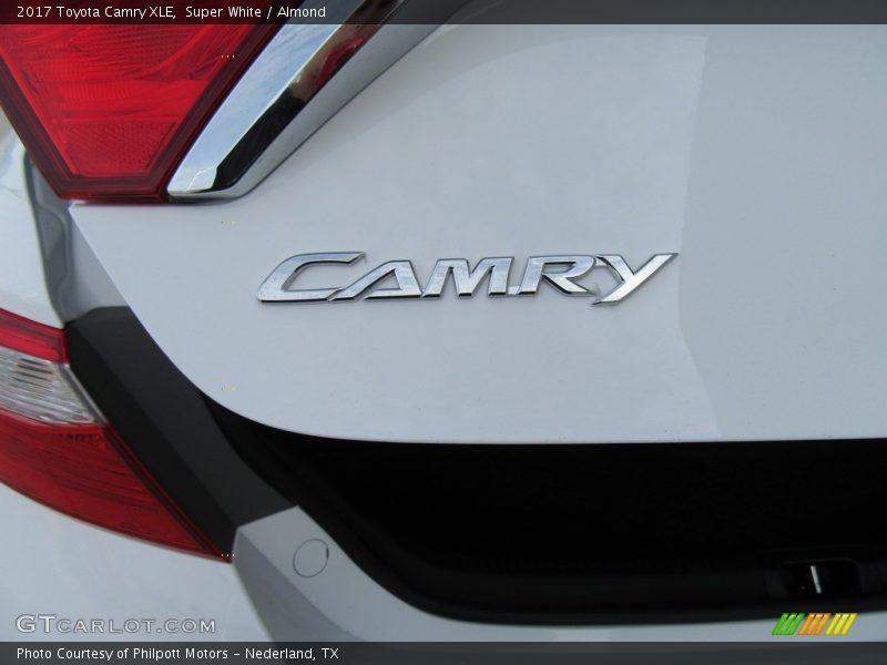 Super White / Almond 2017 Toyota Camry XLE