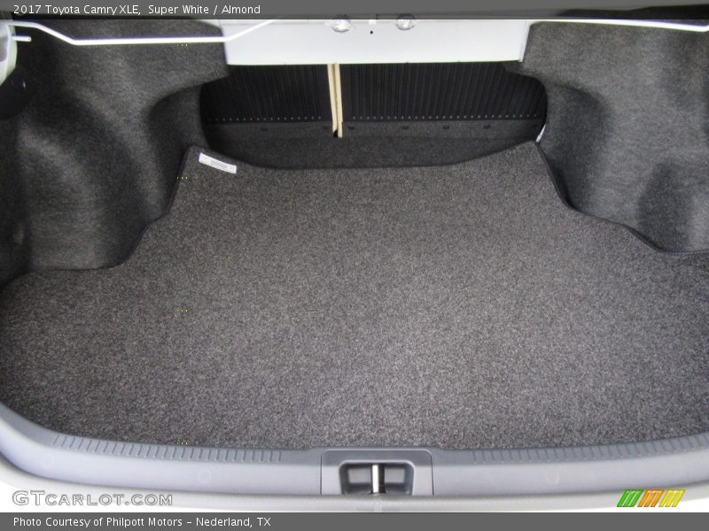 Super White / Almond 2017 Toyota Camry XLE