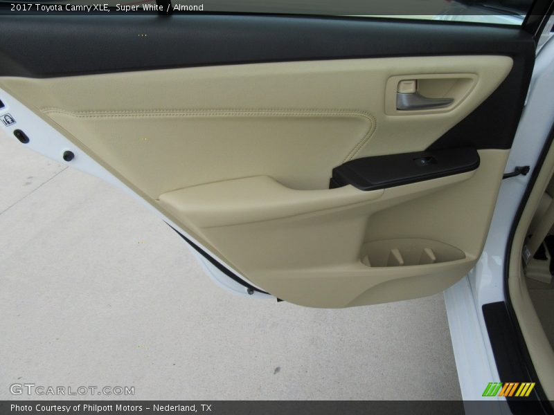 Super White / Almond 2017 Toyota Camry XLE