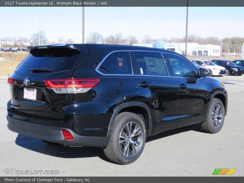 Midnight Black Metallic / Ash 2017 Toyota Highlander LE