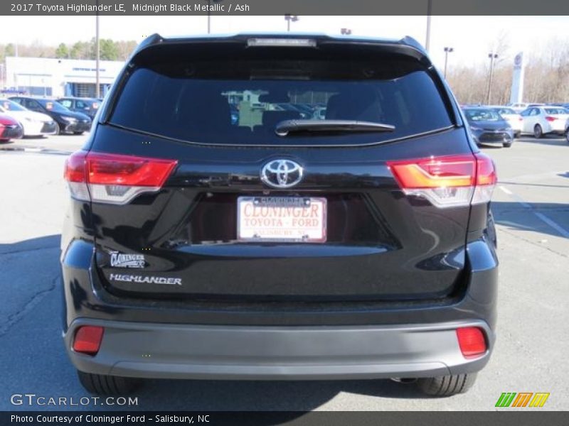 Midnight Black Metallic / Ash 2017 Toyota Highlander LE