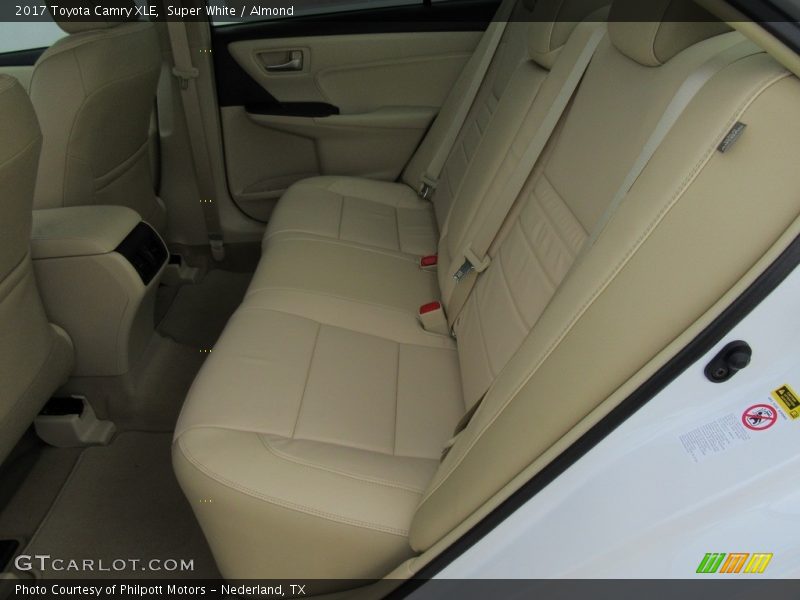 Super White / Almond 2017 Toyota Camry XLE