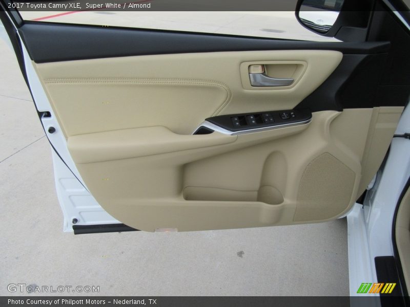 Super White / Almond 2017 Toyota Camry XLE