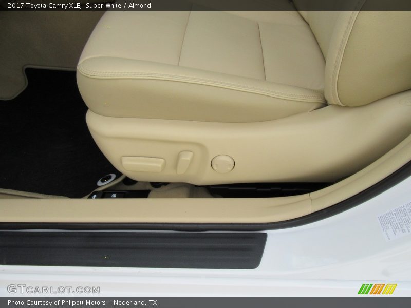 Super White / Almond 2017 Toyota Camry XLE