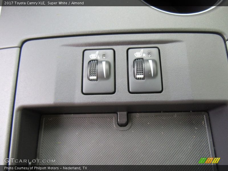 Super White / Almond 2017 Toyota Camry XLE