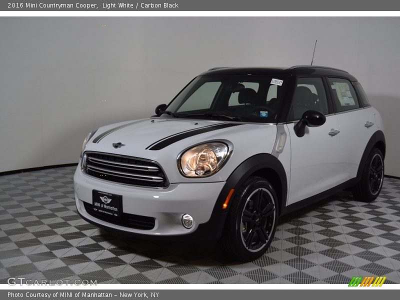 Light White / Carbon Black 2016 Mini Countryman Cooper