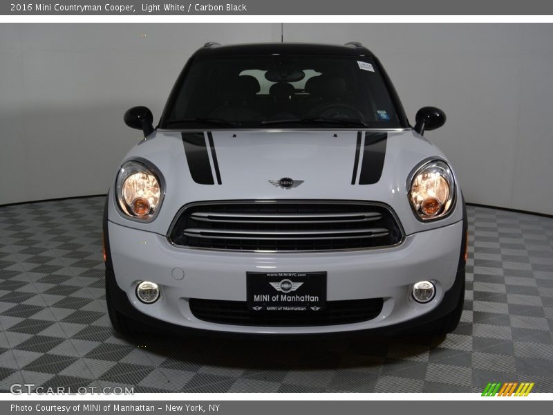 Light White / Carbon Black 2016 Mini Countryman Cooper