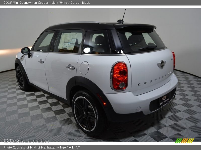 Light White / Carbon Black 2016 Mini Countryman Cooper