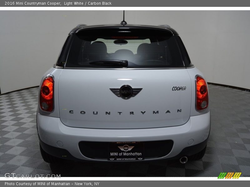 Light White / Carbon Black 2016 Mini Countryman Cooper