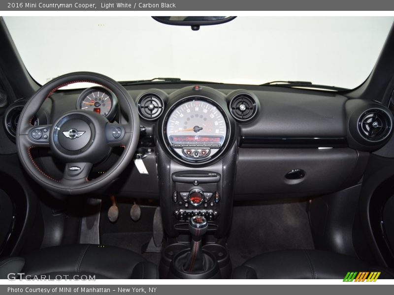Light White / Carbon Black 2016 Mini Countryman Cooper