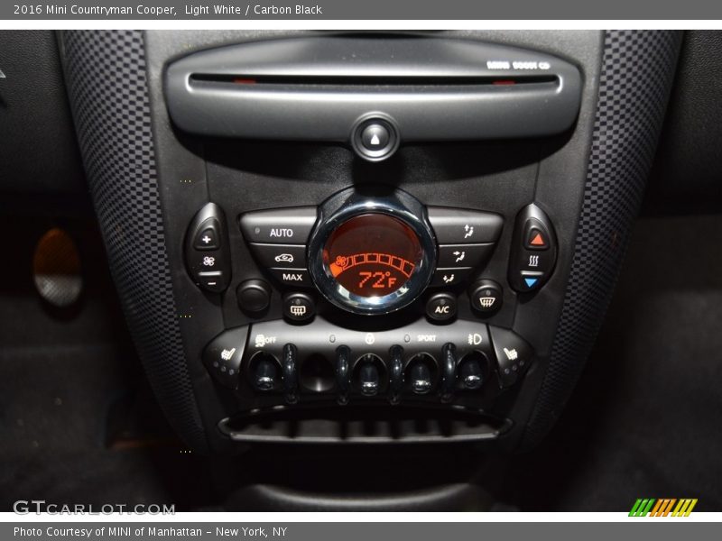 Light White / Carbon Black 2016 Mini Countryman Cooper