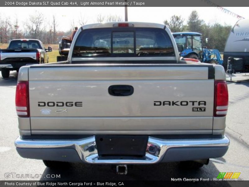 Light Almond Pearl Metallic / Taupe 2004 Dodge Dakota SLT Quad Cab 4x4