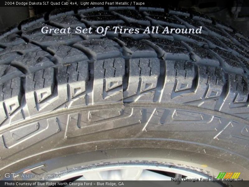 Light Almond Pearl Metallic / Taupe 2004 Dodge Dakota SLT Quad Cab 4x4