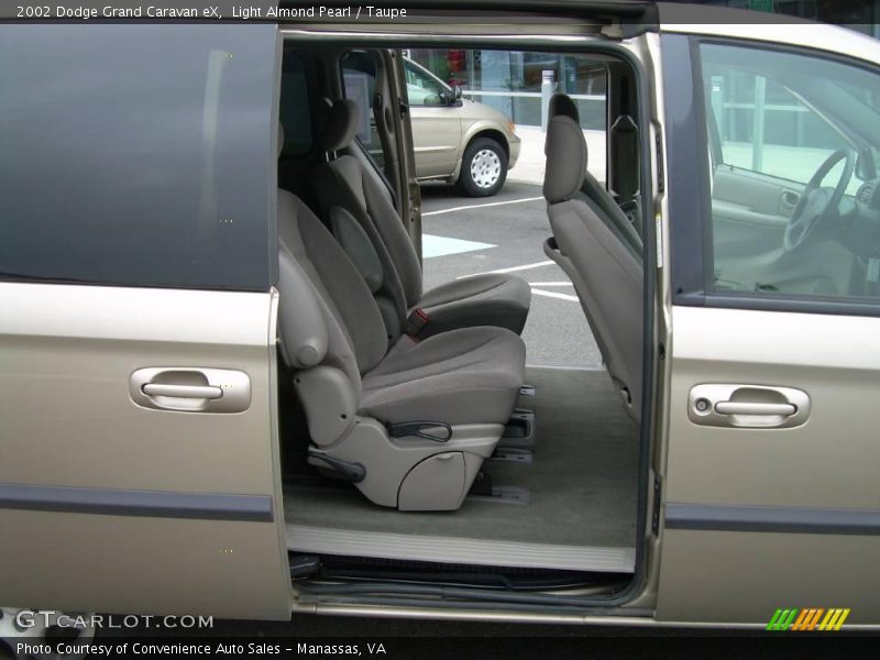 Light Almond Pearl / Taupe 2002 Dodge Grand Caravan eX