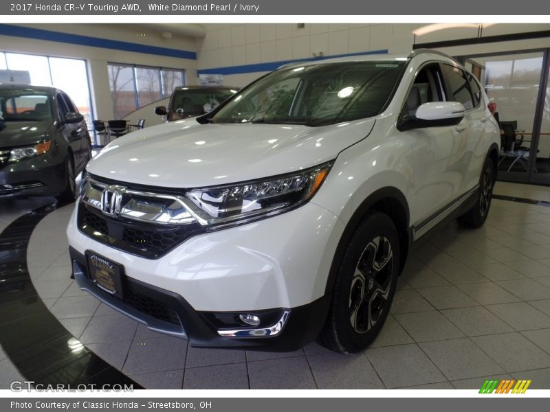 Front 3/4 View of 2017 CR-V Touring AWD