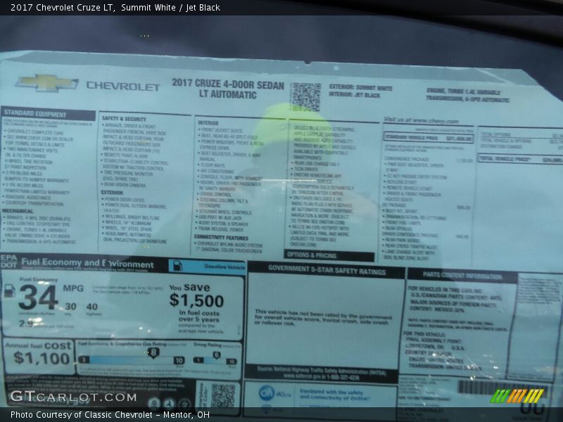 Summit White / Jet Black 2017 Chevrolet Cruze LT