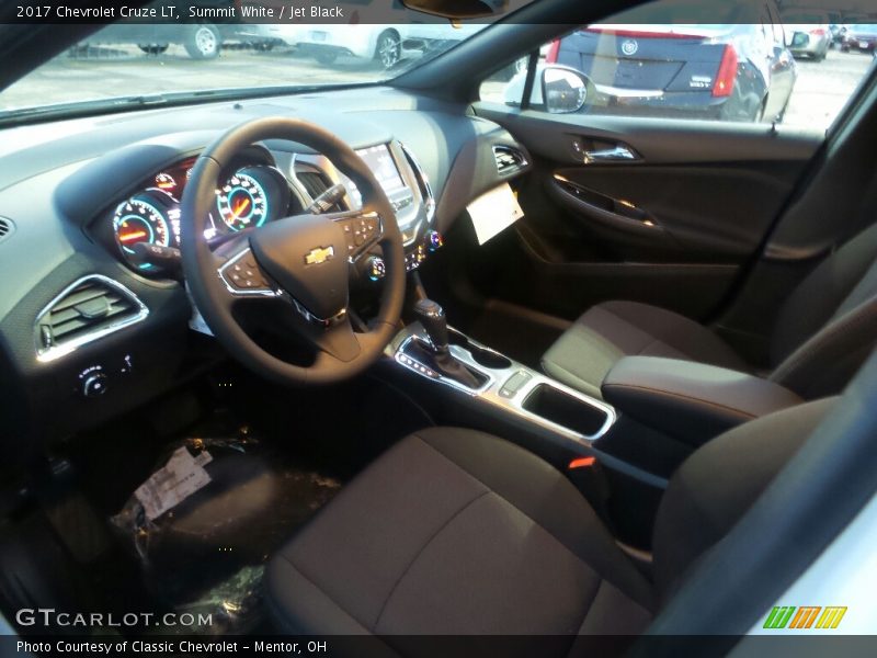 Summit White / Jet Black 2017 Chevrolet Cruze LT