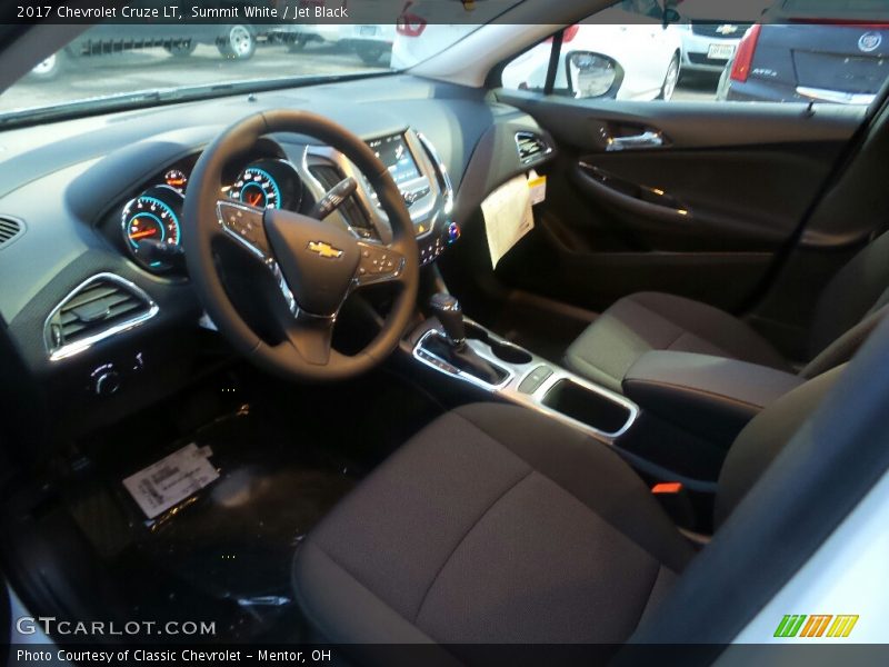 Summit White / Jet Black 2017 Chevrolet Cruze LT