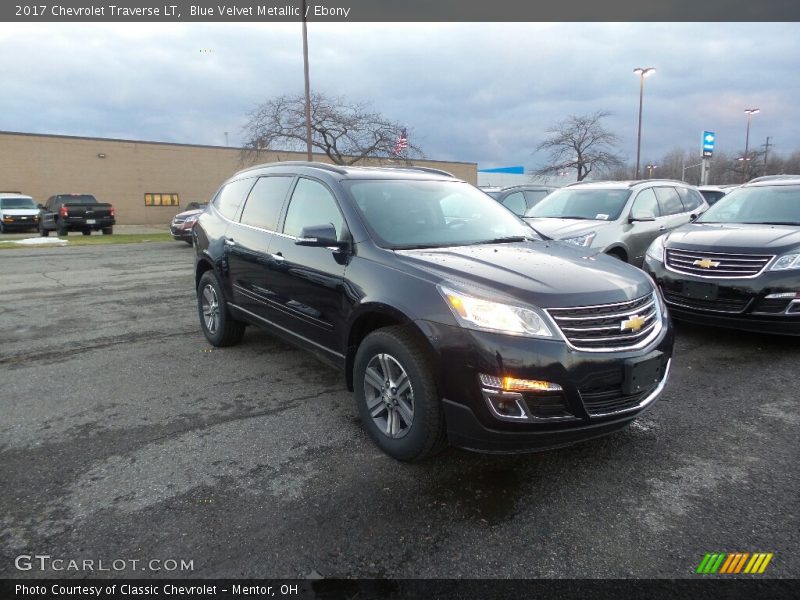 Blue Velvet Metallic / Ebony 2017 Chevrolet Traverse LT
