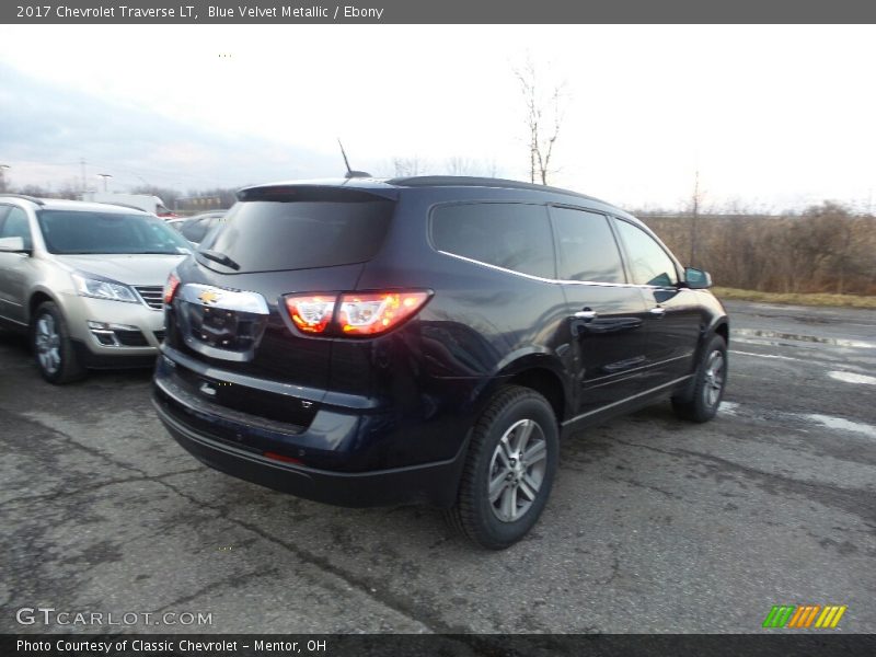Blue Velvet Metallic / Ebony 2017 Chevrolet Traverse LT