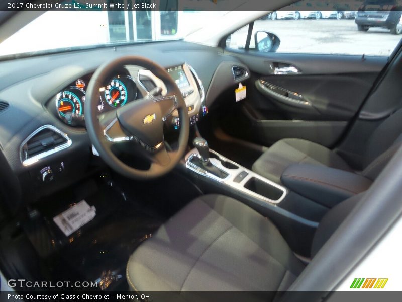Summit White / Jet Black 2017 Chevrolet Cruze LS