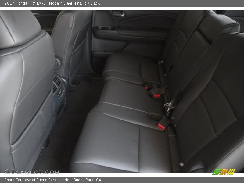 Modern Steel Metallic / Black 2017 Honda Pilot EX-L