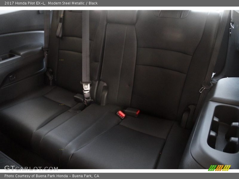Modern Steel Metallic / Black 2017 Honda Pilot EX-L