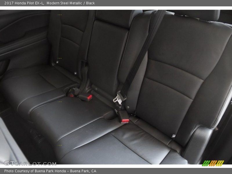 Modern Steel Metallic / Black 2017 Honda Pilot EX-L