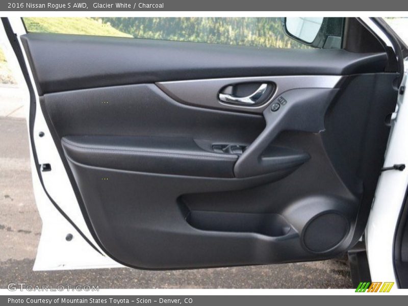 Glacier White / Charcoal 2016 Nissan Rogue S AWD