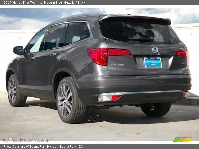 Modern Steel Metallic / Black 2017 Honda Pilot Touring