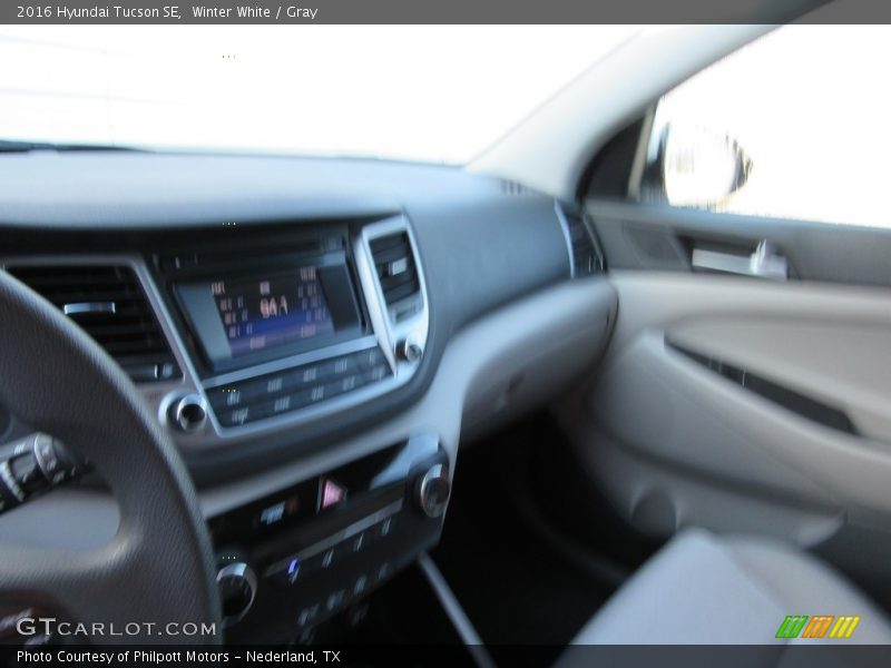 Winter White / Gray 2016 Hyundai Tucson SE
