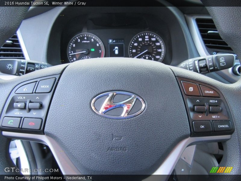 Winter White / Gray 2016 Hyundai Tucson SE