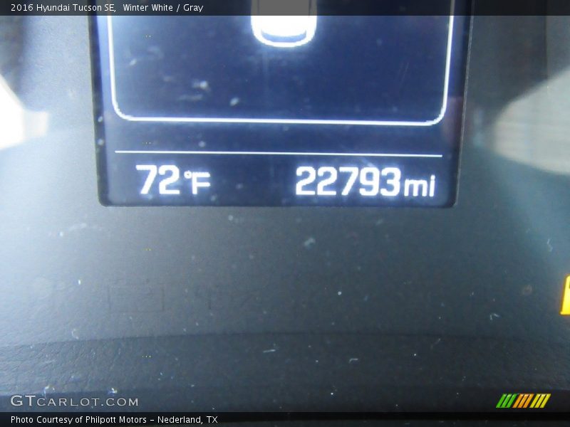 Winter White / Gray 2016 Hyundai Tucson SE