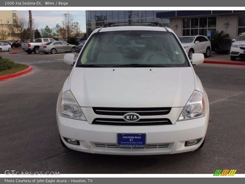 White / Beige 2006 Kia Sedona EX