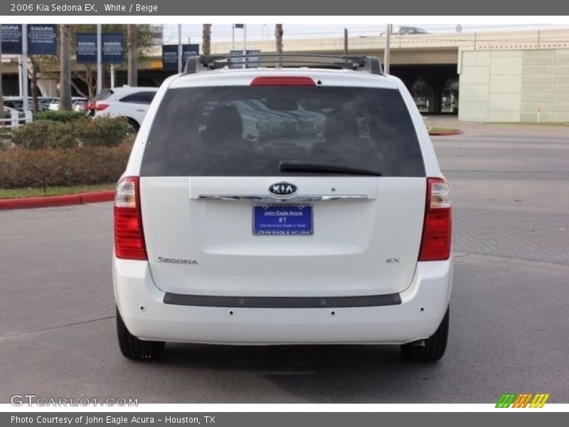 White / Beige 2006 Kia Sedona EX