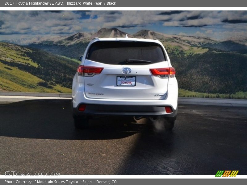 Blizzard White Pearl / Black 2017 Toyota Highlander SE AWD