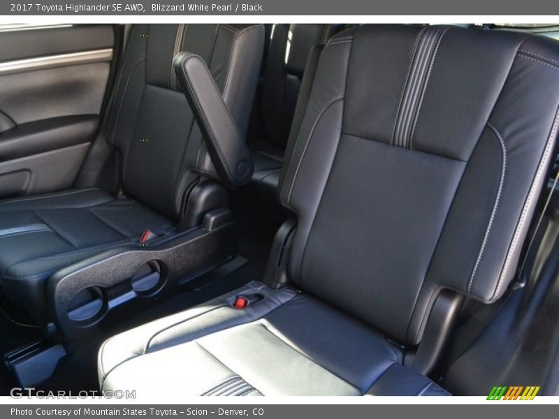 Blizzard White Pearl / Black 2017 Toyota Highlander SE AWD