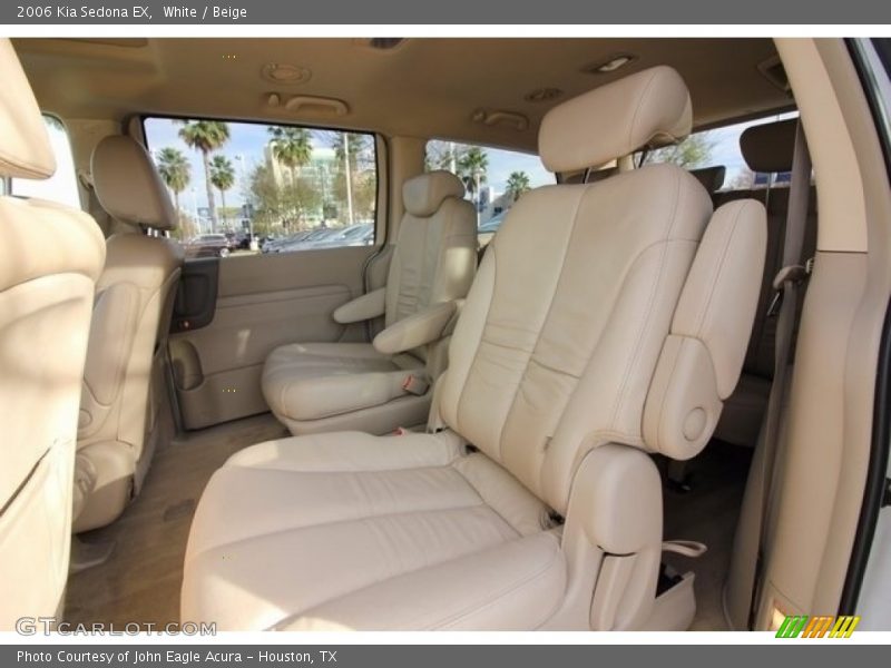 White / Beige 2006 Kia Sedona EX