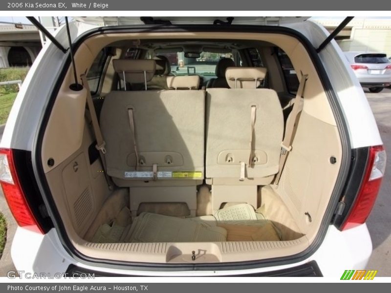 White / Beige 2006 Kia Sedona EX