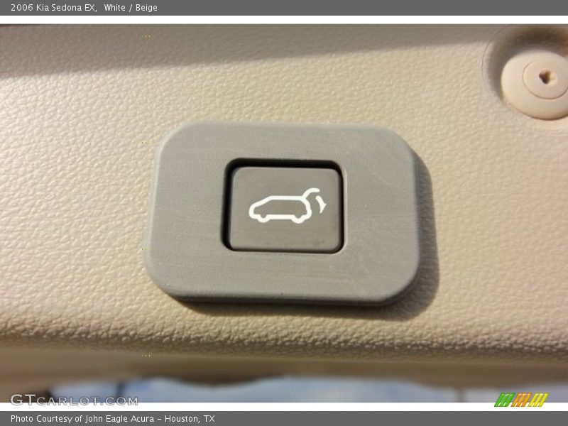 White / Beige 2006 Kia Sedona EX