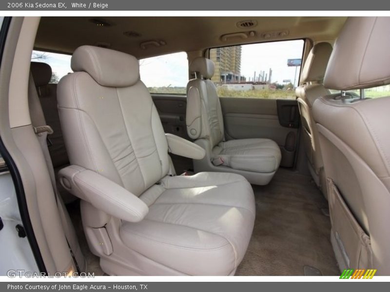 White / Beige 2006 Kia Sedona EX