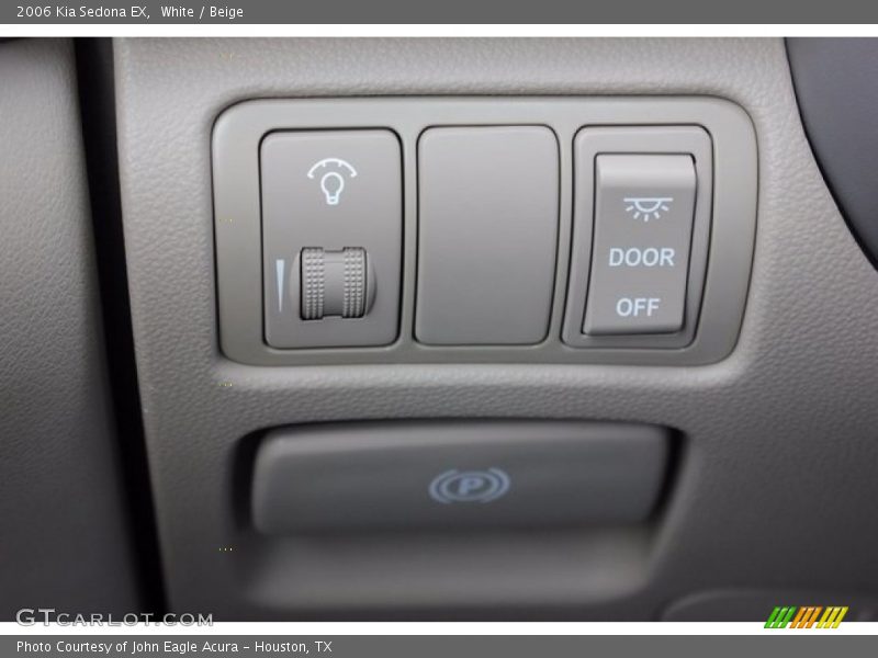 White / Beige 2006 Kia Sedona EX