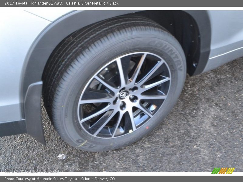 Celestial Silver Metallic / Black 2017 Toyota Highlander SE AWD