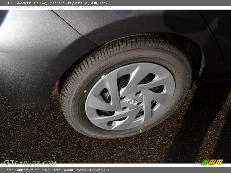 Magnetic Gray Metallic / Ash/Black 2016 Toyota Prius c Two