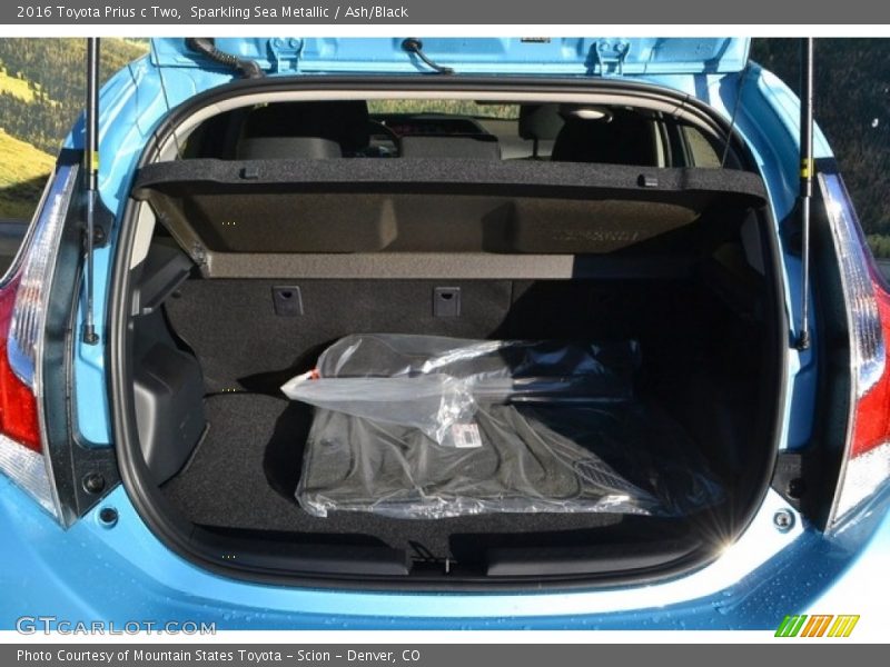 Sparkling Sea Metallic / Ash/Black 2016 Toyota Prius c Two