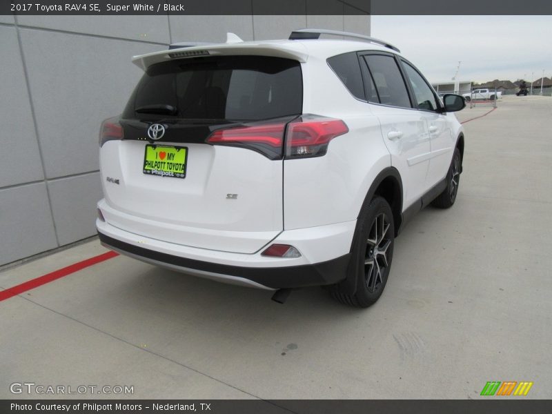 Super White / Black 2017 Toyota RAV4 SE