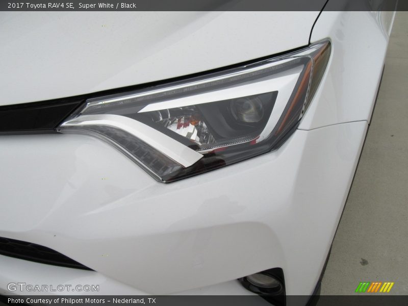 Super White / Black 2017 Toyota RAV4 SE