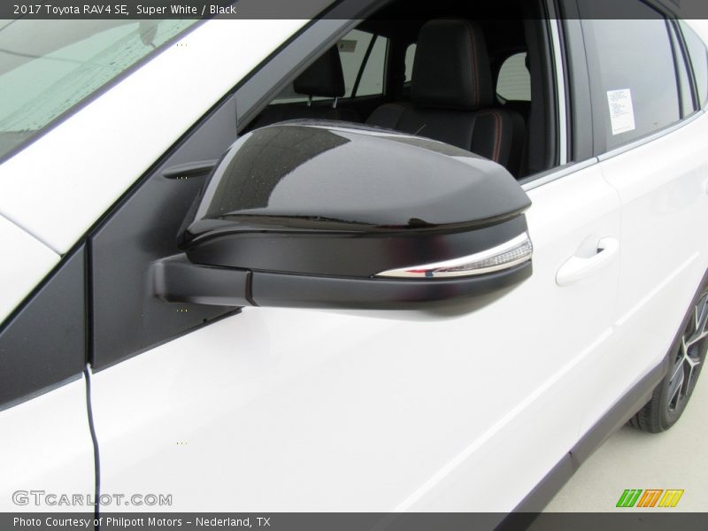 Super White / Black 2017 Toyota RAV4 SE